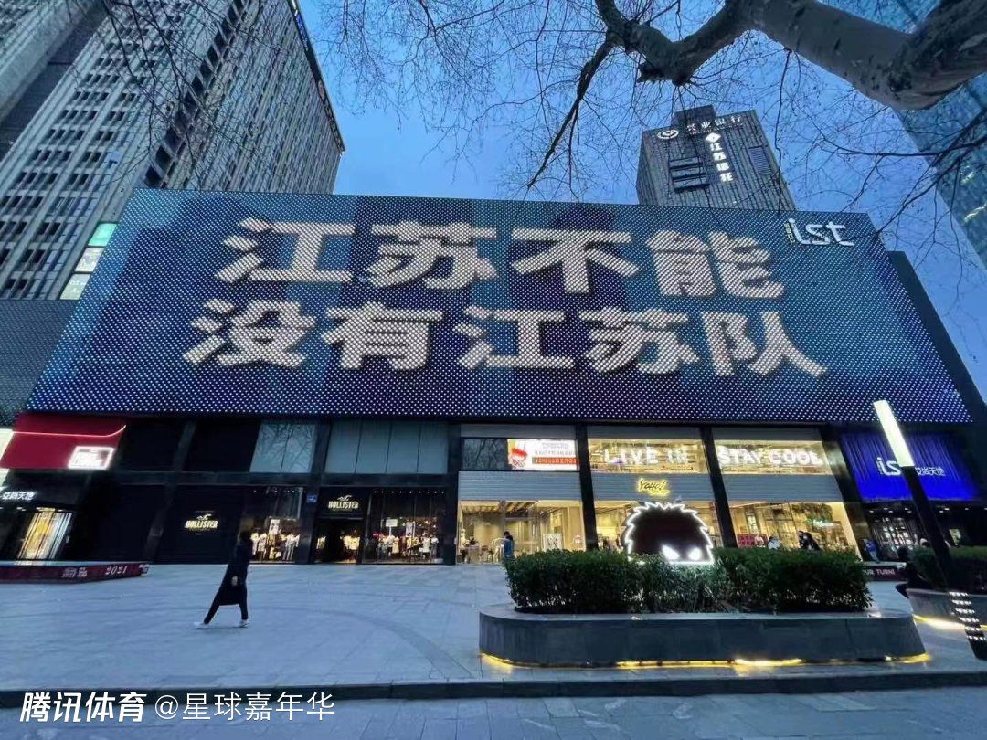 斯基拉：皇马曼城等有意阿根廷天才埃切维里据名记斯基拉报道，包括皇马、曼城等多家豪门球队都有意阿根廷天才小将埃切维里。